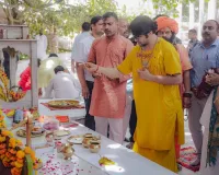 अक्षयवट में बागेश्वर धाम सरकार के दिव्य दर्शन