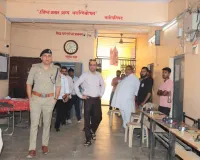 डीएम एवं एसपी ने होमगार्ड्स एनरोलमेंट परीक्षा केंद्रों का किया औचक निरीक्षण 