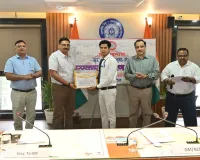 महाप्रबन्धक नरेश पाल सिंह ने 10 रेल कर्मचारियों को किया पुरस्कृत