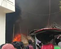 करेली के मुर्गा दरबार क्षेत्र में भीषण आग, छोटू लाल की दुकान जलकर राख।