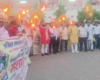 गोरखपुर में टीईटी अनिवार्यता के खिलाफ शिक्षकों का उग्र प्रदर्शन, मशाल जुलूस से सरकार को चेतावनी