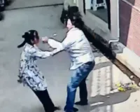 गोरखपुर : दिनदहाड़े ज्वेलर्स शॉप में लूट, नाबालिग बेटी की शेरनी जैसी बहादुरी ने चोरी रुकी, बदमाश भागे लेकिन इज्जत बची!