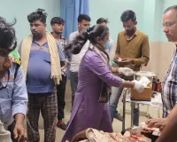 तेज रफ्तार बाइक अनियंत्रित होकर बिजली के खंभे से टकराई 