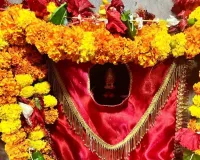 गड़बड़ा धाम में शीतला माता के दर्शन को उमड़ी श्रद्धालुओं की भीड़