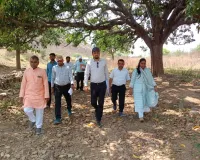प्रधानमंत्री ग्राम सड़क योजना का ग्रामीण विकास मंत्रालय ए०आर० आई० डी० ए० भारत सरकार के द्वारा ग्राम प्रधान महुगढ़ी के साथ किया गया स्थलीय निरीक्षण। 