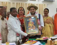 जिलाधिकारी चर्चित गौड़ का पारंपरिक सम्मान के साथ अभिनंदन, जनहित मुद्दों पर विशेष चर्चा