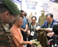 मुख्यमंत्री  ने रक्षा प्रदर्शनी का किया अवलोकन, उभरती स्वदेशी क्षमताओं को सराहा।