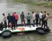 श्रमिकों को लेजाती हुई मिनी बस बिधनू नहर में गिरी, सभी को सुरक्षित बाहर निकाला गया 