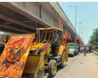 घाटमपुर में निकली 10किमी‌ लंबी महाराणा प्रताप रैली, बुलडोजर पर सजी तस्वीर