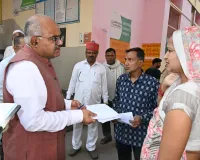 जिलाधिकारी जितेंद्र प्रताप सिंह ने किया उर्सला अस्पताल का औचक निरीक्षण, दलाल पकड़े 