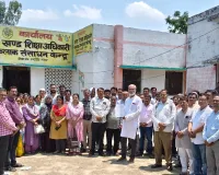 ऑनलाइन उपस्थिति के विरोध में सौंपा ज्ञापन