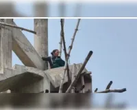 इटवा में पानी की टंकी पर चढ़ी महिलाः पति पर दूसरी महिला को अपनाने का आरोप