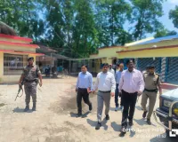छातापुर प्रखंड कार्यालय का डीएम ने किया निरीक्षण