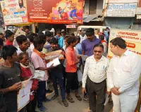मजदूर दिवस पर तरुण चेतना ने श्रमिकों को किया जागरूक, ग्लूकोज़-डी का वितरण