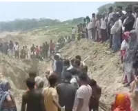 जेसीबी खुदाई में दबकर मजदूर की दर्दनाक मौत, चालक व ठेकेदार फरार।,