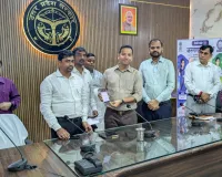 मोबाइल से स्व-गणना कर जिलाधिकारी ने दिया डिजिटल जनगणना का संदेश