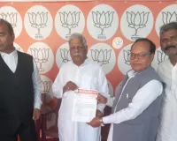 जगीं आंस - विभिन्न ट्रेनों के ठहराव को लेकर पलामू झारखण्ड सांसद बी डी राम से दुद्धी का प्रतिनिधि मण्डल मिला