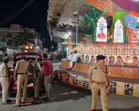 क्षेत्राधिकारी नगर द्वारा कस्बा रॉबर्ट्सगंज में पैदल गश्त कर सुरक्षा व्यवस्था का लिया  जायजा