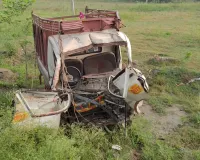 रफ्तार का कहर जारी: ट्रक की टक्कर से आर्केस्ट्रा टीम के तीन सदस्यों की मौत, 9 घायल