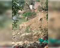 गांव के सार्वजनिक तालाब पर किया जा रहा है अतिक्रमण। 