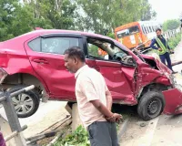 हाईवे पर हादसा, टक्कर लगते ही रेलिंग पर चढ़ी कार
