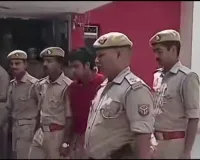 पुलिस मुठभेड़ में हत्या का वांछित आरोपी गिरफ्तार, तमंचा-कारतूस व बाइक बरामद।