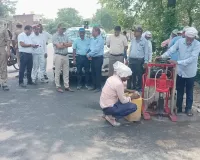 सड़क निर्माण में लापरवाही बर्दाश्त नहीं, डीएम ने कराई गुणवत्ता जांच