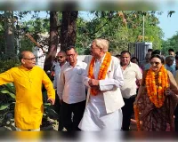 प्रमोद व मोना ने रामपुरखास में बहुमुखी विकास में तेजी बनाए रखने का दिलाया भरोसा