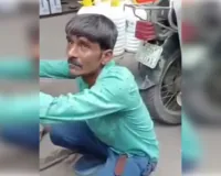 बहादुरगंज बताशा मंडी में शातिर चोर धराया, व्यापारियों ने पकड़कर पुलिस को सौंपा।