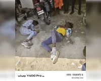 खंम्भे  में बाइक टकराने से एक युवक की मौत दो युवक घायल