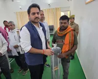 जनसुनवाई में जिलाधिकारी ने दिव्यांगजन को प्रदान की बैसाखी, प्रात्रता के अनुसार प्रदेश सरकार की जन कल्याणकारी योजनाओं से लाभान्वित करने के दिये निर्देश