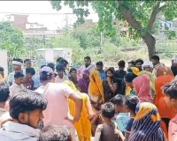 रेलवे ट्रैक किनारे झाड़ियों में मिला युवक का शव, हड़कंप
