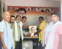 कांग्रेस कार्यकर्ताओं ने राजीव गांधी को दी श्रद्धांजलि