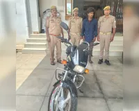 थाना ड्रमण्डगंज पुलिस द्वारा चोरी के अभियोग से सम्बन्धित अभियुक्त गिरफ्तार, चोरी की मोटर साइकिल बरामद