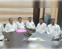 पत्रकारिता दिवस के अवसर पर भदपुरा ब्लॉक प्रमुख खंड विकास अधिकारी पत्रकारों को मिष्ठान खिलाकर बधाई दी 