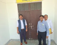 जिलाधिकारी  ने ई0वी0एम0 व वी0वी0 पैट गोदाम कक्ष का सी0सी0टी0वी0 के माध्यम से लिये जायजा, सम्बन्धित को दिये आवश्यक दिशा-निर्देश