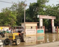 कलेक्ट्रेट परिसर से पंपसेट से निकाला गया पानी, नगर पालिका की खोखली व्यवस्था हुई उजागर