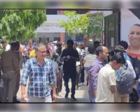 मिर्जापुर में शांतिपूर्ण ढंग से सम्पन्न हुई लेखपाल भर्ती परीक्षा, कई केंद्रों पर दिखी अभ्यर्थियों की भीड़
