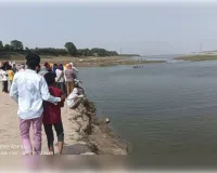 मिर्जापुर गंगा पूजन के दौरान 7 वर्षीय बालक डूबा, तलाश जारी