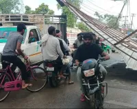 आंधी-तूफान और बारिश से मिर्जापुर बेहाल, टिनशेड उड़े, पोल्ट्री फार्म ढहे, अंडरब्रिज में भरा पानी