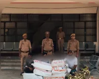 पिपरी पुलिस का अवैध शराब तस्करी के विरुद्ध कड़ा प्रहार, वाहन सहित लगभग 05 लाख रुपये कीमत की अवैध अंग्रेजी शराब बरामद