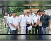 विश्व पर्यावरण दिवस पर नवाबगंज विधायक ने किया वृक्षारोपण 