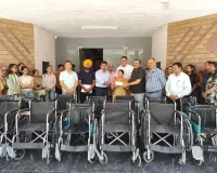 वर्धमान स्पेशल स्टील्स लिमिटेड ने ज़रूरतमंदों के प्रोस्थेटिक अंगों और खास ज़रूरतों वाले लोगों के लिए 20 व्हीलचेयर के लिए 10 लाख रुपये दिए