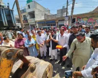 विधानसभा उतरी में 1.5 करोड़ रुपये की लागत से बनने वाली 22 फुटा रोड का विधायक मदन लाल बग्गा ने किया उदघाटन