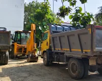 अवैध खनन कर रही जेसीबी एंव दो डम्फर को खनन अधिकारी ने पकड़ा ,चालक  फरार