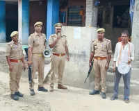 सिद्धार्थनगर : बहुचर्चित संदीप हत्याकांड: फरार तीन आरोपियों के घर पुलिस ने चस्पा किया नोटिस, ढोल बजाकर कराई मुनादी