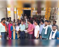 मानदेय वृद्धि की मांग को लेकर पंचायत सहायकों का प्रदर्शन।