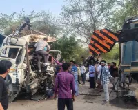 नवाबगंज टोल प्लाजा के पास भीषण सड़क हादसा, डंपर चालक की मौत, तीन गंभीर घायल