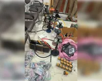 मालवीय रोड स्थित 7th हेवन रेस्टोरेंट में चल रहे अवैध हुक्का बार पर पुलिस का बड़ा छापा
