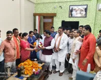  जिला उपाध्यक्ष के आवास पहुंचे राष्ट्रीय प्रवक्ता शाहनवाज हुसैन, उमाशंकर शर्मा का जाना हालचाल।